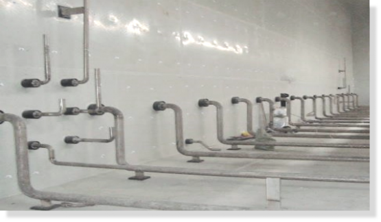 Часть станции биологической очистки стоков (метановый реактор), включая герметичные трубные соединения для аэрационных труб